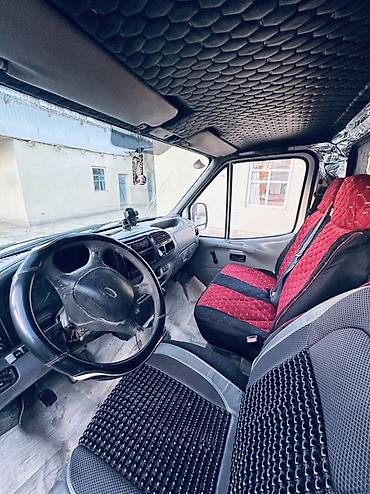 грузовой авто: Грузовой фургон Ford Transit (поколение 1990-х), белый цвет, короткая — 5