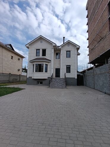 дом участок в селе воронцовке таш добо: 350 кв. м, 6 бөлмө, Брондолгон эшиктер, Забор, тосулган