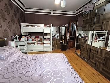 продажа люстр: 4 otaqlı həyət evi kupcasi var.Qaz, işıq, su daimidir. 1 otaq elave — 3