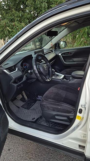 e klass: Toyota RAV4: 2019 г. — 9