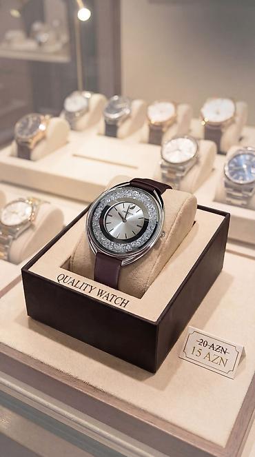 swarovski saat: Swarovski qadın qol saatı - Klassik dairəvi korpus, gümüşü rəngli — 1