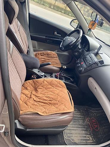 Kia: Kia cee’d hatchback Xüsusiyyətlər: - Kuzov: 5 qapılı hatchback - — 9