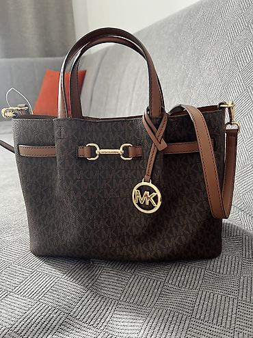 сумки мк: Женская сумка-тоут Michael Kors (логомонограмма MK) - Модель — 4