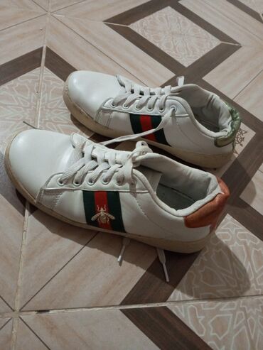 Кроссовки и спортивная обувь: Gucci, Размер: 39, цвет - Белый, Б/у