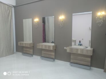 Sifarişlə manikür masaları: Gözəllik salonları və vizaj studiyaları üçün peşəkar vizaj/saç ustası — 2