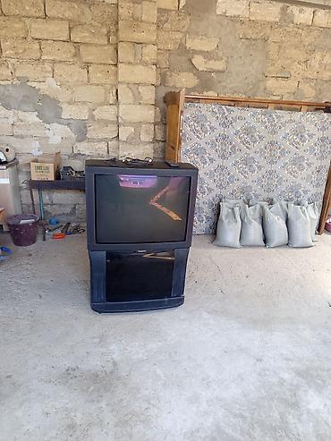 Kineskop televizor və alt kabinet - Ekran: təxminən 29–32 düym, 4:3