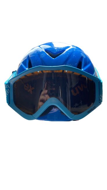 лыжная форма: Лыжный шлем и очки UVEX Airwing 2 с отличным рисунком для