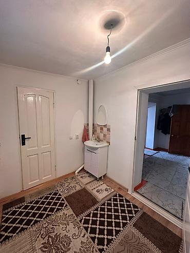 Продажа коттеджей и домов: ‼️Срочно продается дом 📍В Ак-Ордо1 5соток 🏠Дом 100кв2 💧Комуникации — 4