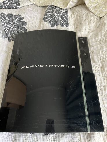playstation 3 прошитая: Продаю PS 3 прошитый. С играми. По вотсапу отправлю наименование игр