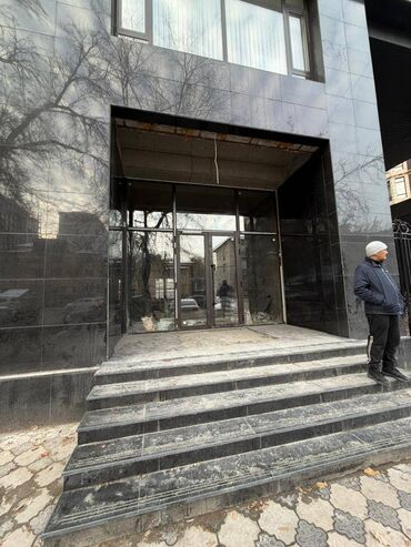 продаю дом азия молл: Сдаю Офис, 150 м², В жилом комплексе, 1 линия