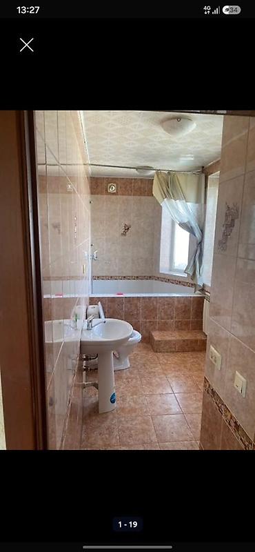 Үйлөрдү сатуу: 5 бөлмө, 200 м², 5 соток, Бишкек, Ак-Өргө ж/м Менчик ээси — 3