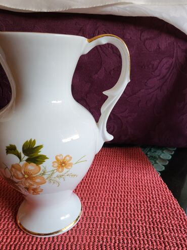 Ostali kućni dekor: Vaza nova 70te Zajecar porcelan. Vaza visina. 21cm — 8