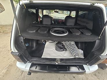 turbo az uvaz: Lada Niva Urban – ağ rəngli, 3 qapılı şəhər/off-road krossoveri — 5