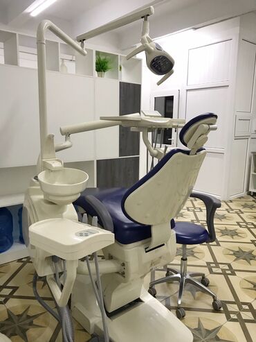 стоматологическое кресло в аренду: Стоматолог. Аренда места