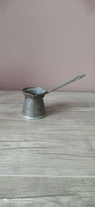 caydan: Cezvə – metal materialdan, uzun saplı, klassik Şərq üslubunda. Gövdə — 1