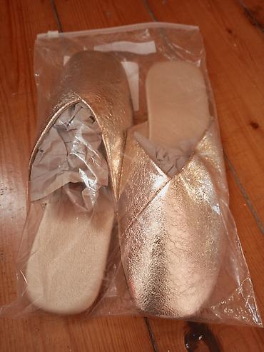 Basanoşka və səndəllər: Ölçü: 37, rəng - Qızılı, Yeni — 9