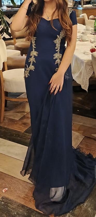 ziyafet paltarlari: Tünd göy rəngdə uzun ziyafət donu - Model: qolu qısa, ürəkvari yaxa — 1
