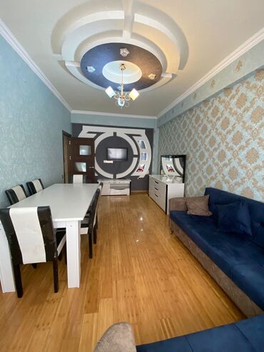 Uzunmüddətli kirayə mənzillər: Kristalin binasinda 13/3 mertebesinde 3 otaqli ev 550 azn evde bütun — 2