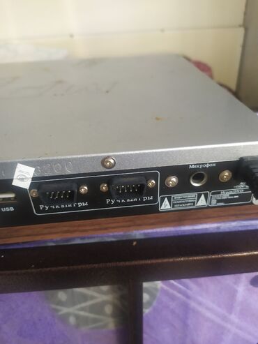 Manometers: Karaoke funksiyalı DVD oxuducu/amplifier Xüsusiyyətlər: - Arxa