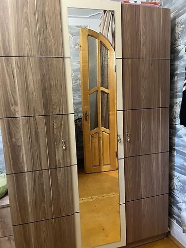Paltar dolabları, qarderoblar: Geniş güzgülü paltar dolabı - Material: MDF/laminat taxta teksturası — 3