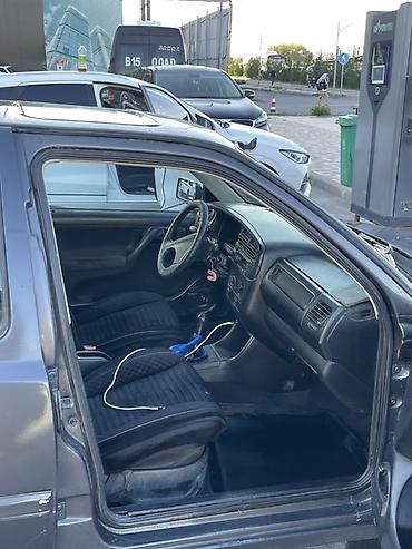 Volkswagen: Volkswagen Vento: 1992 г., 1.8 л, Механика, Бензин, Седан — 7