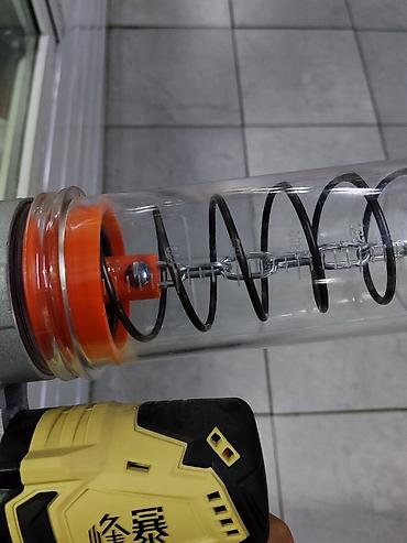 Крепежные инструменты: Аккумуляторный шприц‑пресс для смазки (гриз‑ган) Описание: - Пистолет — 3