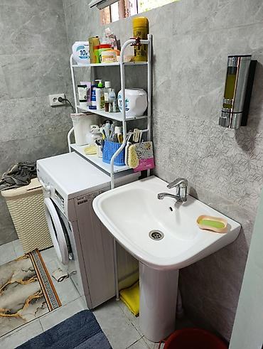 Продажа коттеджей и домов: 🏡 **Продается дом в Бишкеке!** 📍 Район: Ак-Ордо 1 ж/м 🏠 Площадь: 80 — 4