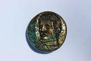 Značke, ordenje i medalje: GIPSANI MAGNET ZA FRIŽIDER TESLA RUČNI RAD | Magnet za frižider od — 10