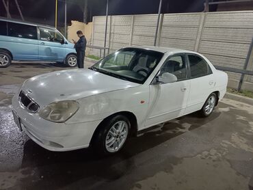Daewoo: Daewoo Nubira: 1999 г., 1.6 л, Механика, Бензин, Седан