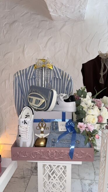 Xonça: Barbie xonça dəsti satılır. Dəstə 15 ədəd xonça daxildir. İdeal — 4