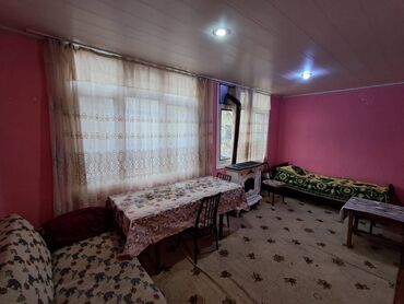 Другие Автомобили: Şeki şeheri merkezinde yerlewen temirli weraitli bina evidir. Dede