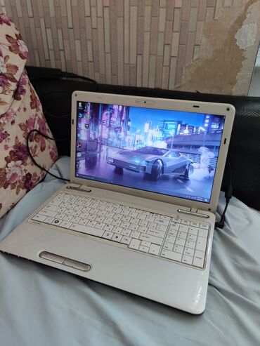 Modemlər və şəbəkə avadanlıqları: Intel Core i3, 6 GB, 15 "