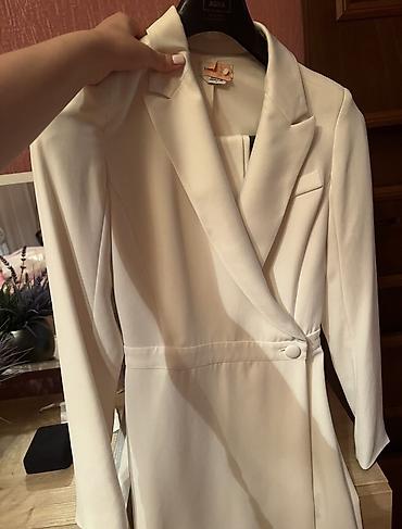 BEBE-Ağ rəngli qadın blazer-don - Dizayn: Blazer üslubunda don