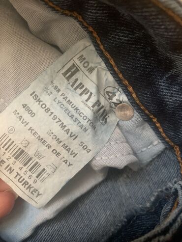 Şalvarlar: Hamısı birlikdə 20 mnt. Təmizdilər, cırığı söküyü yoxdu 4 şalvar, bir — 4