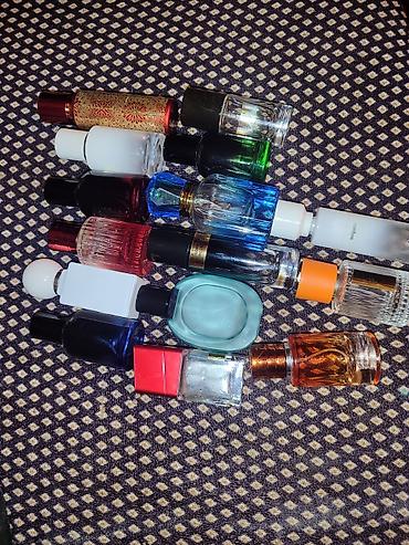 dolgu lak qiymet: 15 eded 30 ml ətir qabi. 8 azn. herbirinin agzi acilir. unvandan — 1