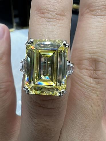 Серебряные украшения: Авторское кольцо с крупным желтым камнем изумрудной огранки. - — 3
