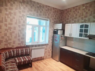 Həyət evləri və villaların satışı: 300 kv ev ikidasli tikili. Qaz su isiq daimi. Avtobus dayanacaginin — 7