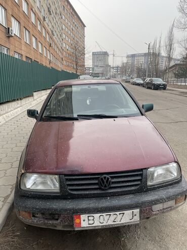 Volkswagen: Volkswagen Vento: 1993 г., 2 л, Механика, Бензин, Седан