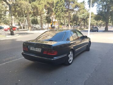 Mercedes-Benz: Mercedes-Benz E-Class: 3.2 l | 2000 il Sedan — 2