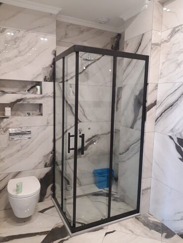 Duş kabinaları, arakəsmələr: 90×90olcude qara alminium profille 6mm temperli suse kombinasiyasi — 11