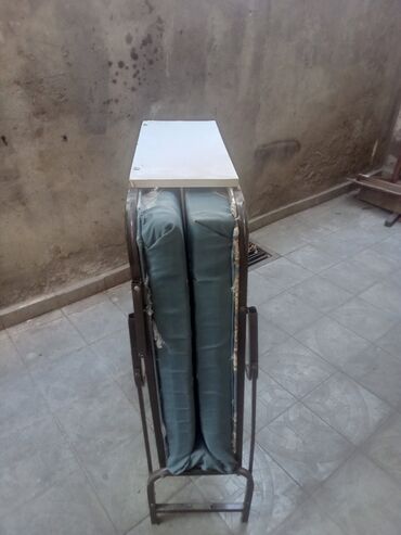 раскладушка кровать: Matraslı raskladuşka