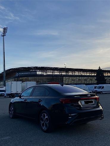 luaz satilir: Kia Forte: 2 l | 2020 il Sedan — 5