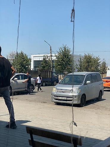 вокси ноах: Toyota Noah: 2002 г., 2 л, Автомат, Бензин, Минивэн — 5