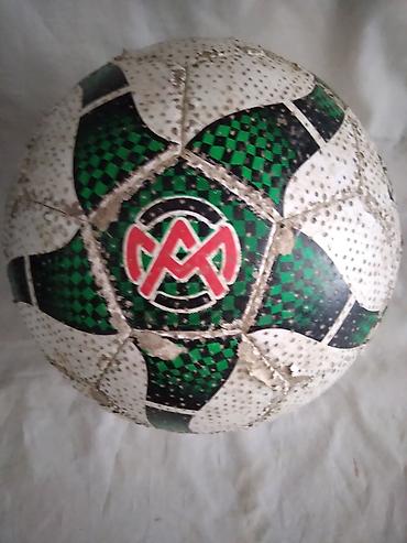 sac: Lopta za fudbal Amsport br.5drži vazduh. Spolja dosta oštećena — 1
