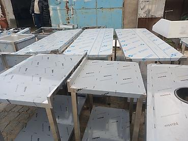Paslanmayan metaldan hazırlanmış peşəkar iş masası. Mətbəx, restoran — 4