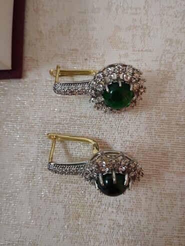 Zərgərlik dəstləri: Zərgərlik dəsti – EFE Model Jewellery Tərkib: - Qızılı rəngli sərt — 6