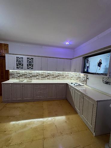 Sifarişlə mətbəx mebeli: Sifarişlə mətbəx dəsti, Özü çəkən petlələr, Mat laminat, Kredit var, Ünvandan götürmə, Pulsuz çatdırılma, Ödənişli çatdırılma — 7