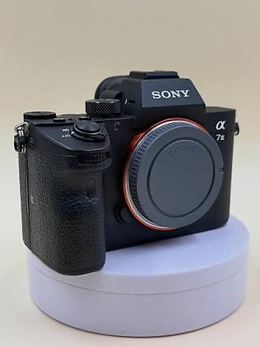 Sony Alpha 7 III (A7 III) tam kadr güzgüsüz fotoaparat lalafo.az -da Sony Alpha 7 III (A7 III) tam kadr güzgüsüz fotoaparat