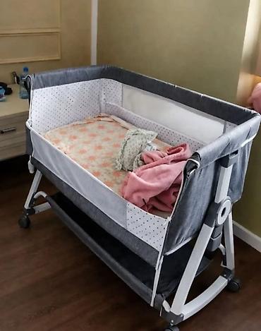 brug pantalone: Prenosivi krevetac/kolijevka pored kreveta (bedside crib) sa točkićima — 2