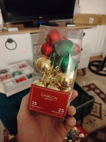 Yeni il oyuncaqları və bəzəkləri: Yeni il ağacı üçün oyuncaq dəstləri - 9-luq qutular: Hər qutuda 9 — 9